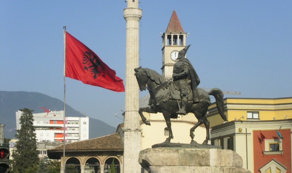 Monument_Skenderbeu-590x350