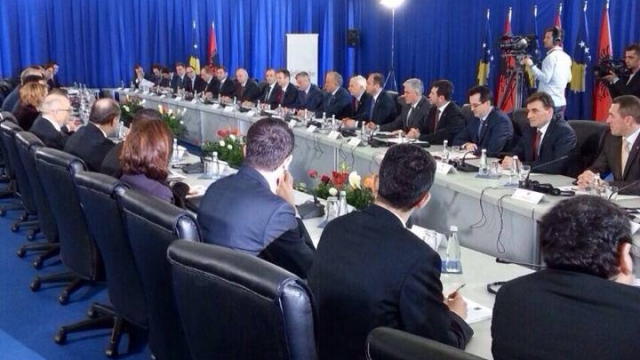 mbledhja-kosov-euml-shqip-euml-ri-kapitull-i-ri-p-euml-r-shqiptar-euml-t_hd