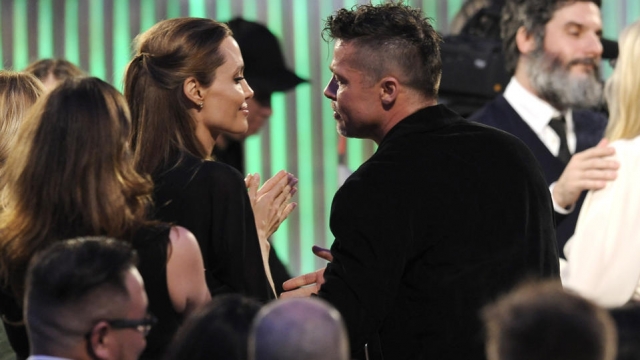 angelina-kap-t-euml-pasmet-e-pitt-para-kamerave-video_hd