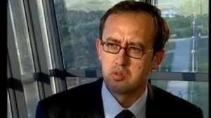 hoti-pun-euml-tor-euml-ve-u-rritet-paga-60-70-euro-ministrave-e-deputet-euml-ve-300-350-euro_hd