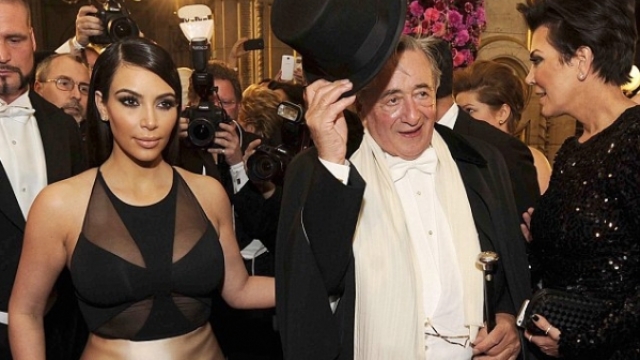 miliarderi-81-vje-ccedil-ar-e-konsideron-kardashian-si-t-euml-m-euml-rzitshme_hd