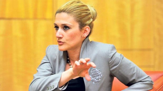 kusari-lila-disa-drejtor-euml-shkollash-bojkotuan-drejtorin-euml-e-arsimit_hd