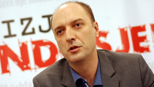 ymeri-ai-q-euml-sillte-zarfe-sot-pranon-zarfe-me-para-nga-bechtel-enca_hd