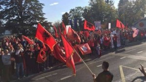 ka-filluar-protesta-para-uefa-s-l-euml-shohet-nj-euml-tjet-euml-r-drone-nga-shqiptar-euml-t-video_hd
