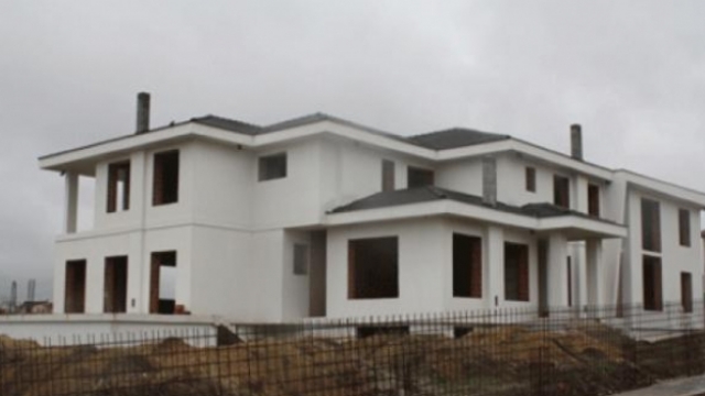 pallatet-luksoze-t-euml-politikan-euml-ve_2_hd