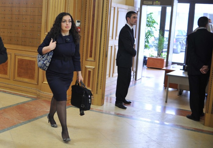 Vjosa-Osmani-Kuvend-700x485