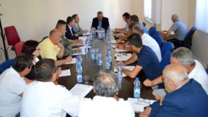 podujeva-k-euml-rkon-ndihm-euml-n-e-hoxhallar-euml-ve-p-euml-r-t-euml-sht-euml-nat-n-euml-dasma_hd